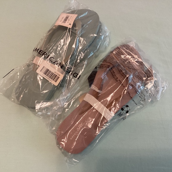 American Eagle flip flops set of two NEW - Picture 1 of 4
